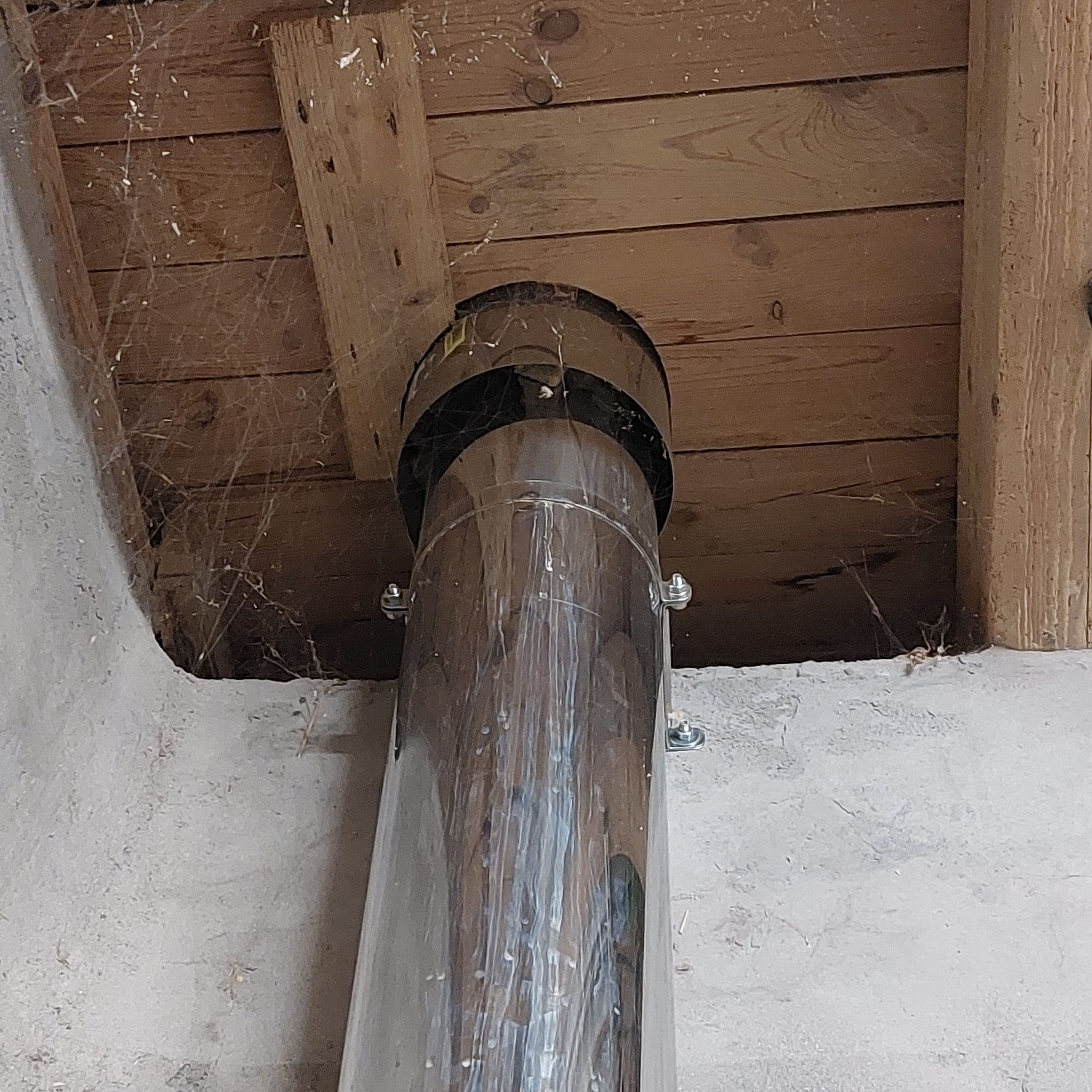 Rauchfangführung durch die holzdecke ohne abstand